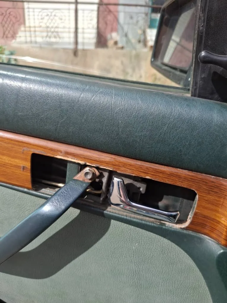 Cache poignée intérieure — Mercedes W126 S-Class